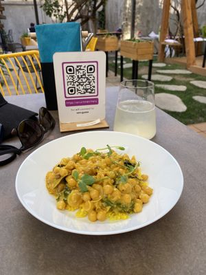 Really delicious chickpea curry with basmati rice and a homemade lemonade at Verv Kitchen in Bucharest