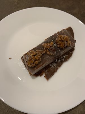 Snickers cake at Verv Kitchen in Bucharest