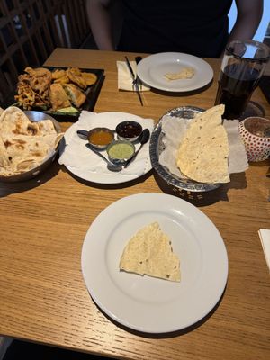 Gruß aus der Küche, links unsere Vorspeisen   at Restaurant Haveli in Hattingen