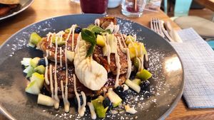 Von der Frühstückswunderkarte - Vegane Pancakes mit Früchten und Mandel-Vanille Creme at Snackwunder in Osnabrueck