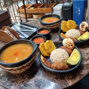 Bandeja paisa (10/10) at AMA in Medellin