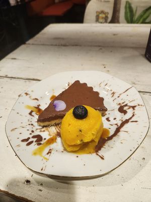 tart with mango maracujá ice cream at AMA in Medellin