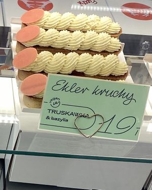 Strawberry & basill  at Eklerownia in Gdansk