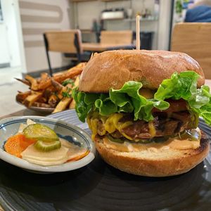 Burger at Hip Vegan in Ojai