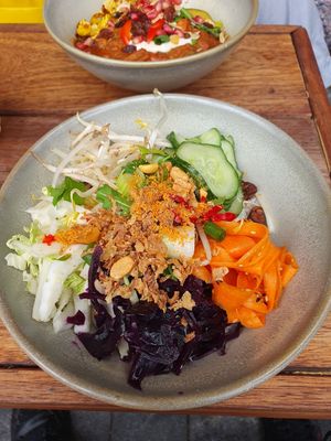 Gado Indo bowl at Pura Vida Foodbar - West in West-terschelling