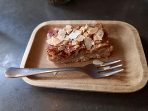Salted-caramel nutbar, vegan at Pura Vida Foodbar - West in West-terschelling
