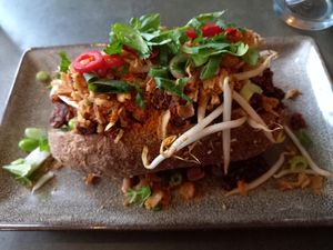 Sticky tempeh, vegan at Pura Vida Foodbar - West in West-terschelling