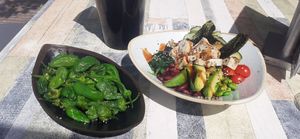 Vegane Bowl mit kleinen Paprikas (Tapas) at Restaurante & Cafe Del Sol in Mallorca