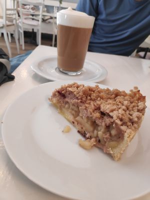 Oat caffe latte and vegan apple crumble at Guglhupf Cafe in Koblenz