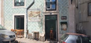 Vor dem Restaurant at Break Sé in Lisbon