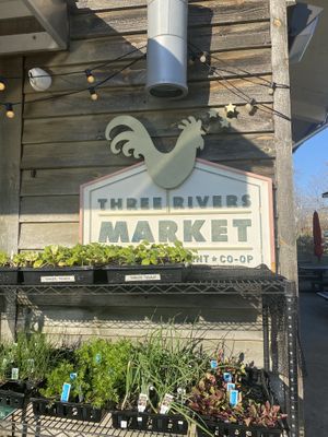 Wonderful organic market with cafe! Food great vegan options besides organic produce 👍🏻so grateful for my happy cow app!  at Three Rivers Market in Knoxville