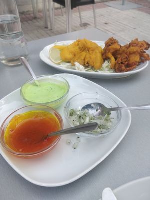 Samosas (vegetales las de la derecha) at India House in Guadalajara