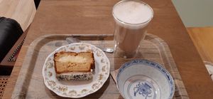 Lemon-curd cake and tchai-latte at Circé in Lille