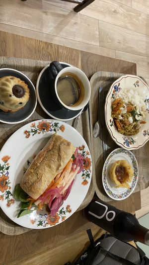 Dhal, banh mi, noisette and pastel de Nata   at Circé in Lille