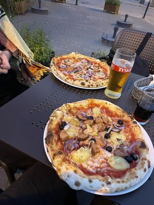 Pizza zeta and pizza metala  at I Pazzi in Gdansk