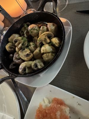Garlic mushrooms   at Maná 264 in Gran Canaria