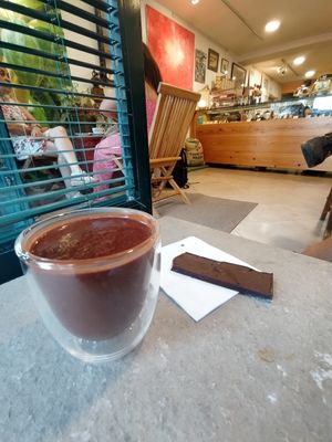 Chocolat chaud et chocolat poivre et sel at Bettina & Niccolò Corallo in Lisbon