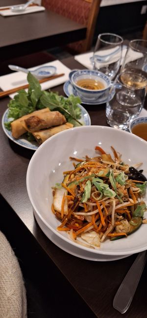 Les nems en entrée et les légumes sautées (qui ne sont pas au menu) at Le Vietnam in Le Touquet