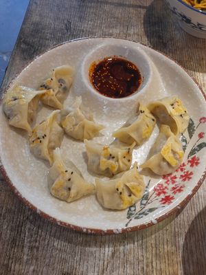 Vegan fried dumplings jiānjiăo 煎饺 

15rmb small portion 
 at Shi Zhiqian - 释之谦 - Maybe closed in Dali