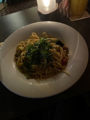 vegane Spaghetti Curry-Kokos (ich habe anstatt Paprika Rukola bestellt)   at Café Paprica in Marburg