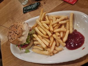 Veganer Burger at Café Paprica in Marburg