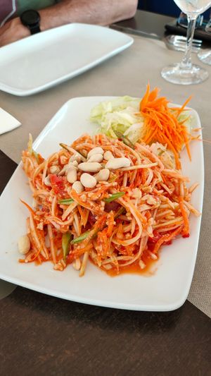 Vegan salad at Thai Orchid Cambrils - Food of Paradise in Cambrils