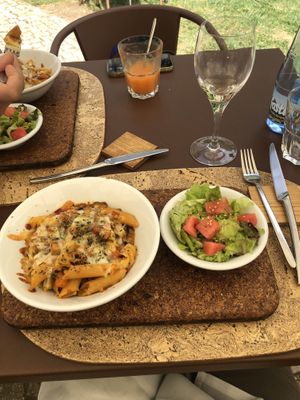 Salada velha, prato feio e apimentada   at Cor de Tangerina in Guimaraes