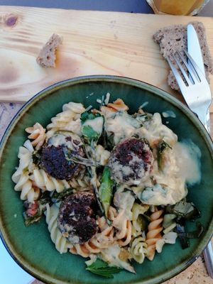 Almondegas de feijão com Fusilli at Cor de Tangerina in Guimaraes