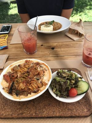 Strogonoff e massa gratinada (ambos vegan) at Cor de Tangerina in Guimaraes