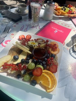 Veganer Pancake mit Saisonalem Obst  at Café Liebevoll in Fehmarn