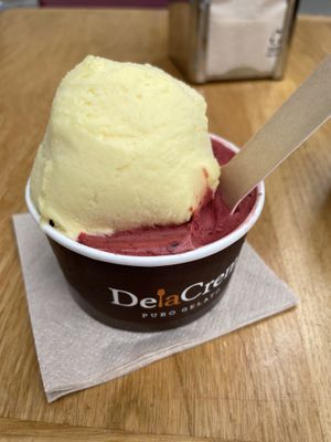 Fruta de la pasión y frambuesa con lima  at DelaCrem in Barcelona