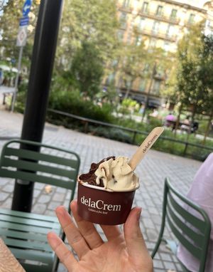 Dark chocolate & toffee coconut   at DelaCrem in Barcelona