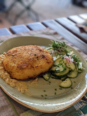 Erdäpfelpuffer mit Zwiebelsenf und Gurkensalat at Lindenhof in Millstatt