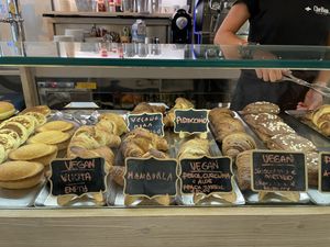Many vegan croissant options 😋  at CheBon in Venice