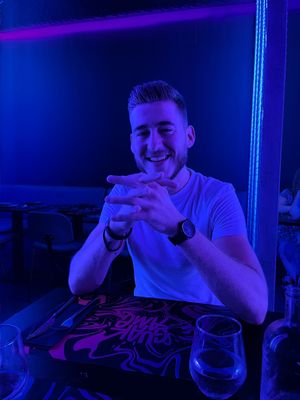 Loves goes trough the belly haha  at Guakame Street Food in Valencia