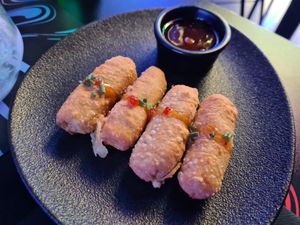 Hoisin gyozas (stuffed with tofu) at Guakame Street Food in Valencia