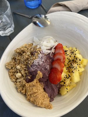 Acaí bowl, good toppings but untasty acaí base 🫐  at Surla in Tarifa