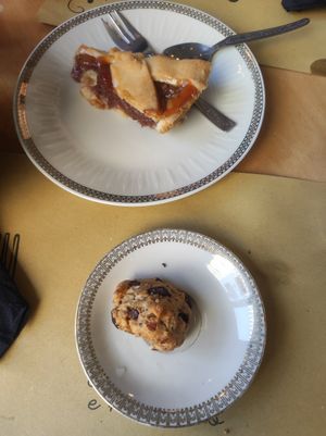 Vegan crostata and almond biscuit at Buò  in Bari