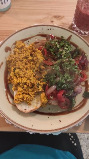 Vegan scrambled tufo at Nudie Foodie in Athens