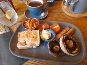 Vegan breakfast (November 2023) at Radcliffes Cafe Bar in Morpeth