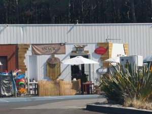 The front of the restaurant at Chez Tonton in Messanges