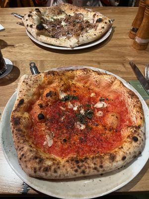 Pizza marinara with truffel  at Das Eggenberg in Graz