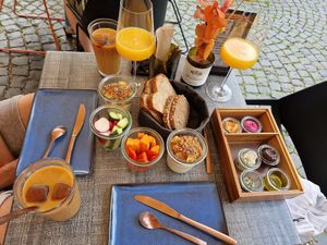 Frühstück für 2 vegan( + Waffel, was nicht auf dem Foto ist) at Brot & Stühle in Ulm