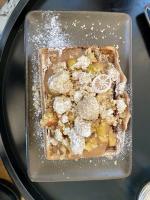 Apple Crumble Waffel #Veganuary at Brot & Stühle in Ulm