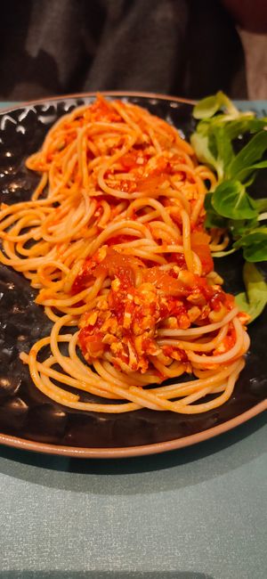 Spaghetti con tofu ahumado at Porta Ferro in Manresa