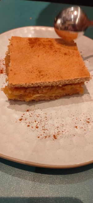 Tarta de manzana at Porta Ferro in Manresa