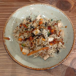 Arròs saltejat amb verdures i tofu marinat at Porta Ferro in Manresa