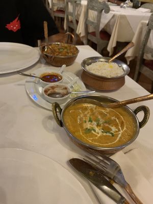 CHICKPEA CURRY IN A RICH, SPICY ONION AND TOMATO SAUCE/TOFU TIKKA MASALA + two sauces they brought us as appetizers, one spicy the other sweet and sour I think  at Gandhi in Turin