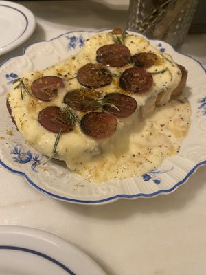 Brioche con uvas, limón y queso estilo feta  at Venn Canteen in Porto