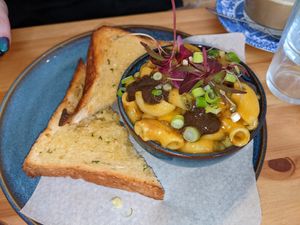3 cheese and spring onion vegan mac 'n'cheese, with garlic bread at Tigs Bagel & Coffee House in Sheffield